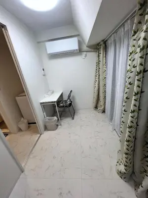 an attic room with a desk and a window at \u6d45\u8349\u5bfa\u6c11\u6cca in Tokyo