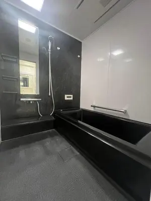 a bathroom with a shower and a mirror at \u5343\u675f3\u4e01\u76ee in Tokyo