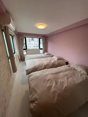four beds lined up in a row in a room at \u5343\u675f3\u4e01\u76ee in Tokyo