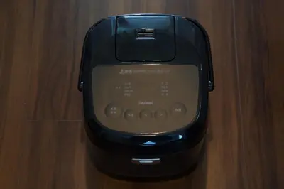 a black cell phone sitting on top of a table at Chill Place 125 Kameari in Tokyo