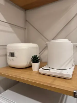 a slow cooker and a toaster on a wooden shelf at ISSHUKU Noma \u5317\u65b0\u5bbfI -302 Quad Room in Tokyo