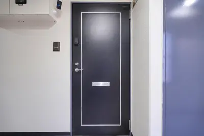 a door in a room with a blue door at \u99c5\u5f92\u6b695\u5206 Sugamo Yasu Hotel in Tokyo