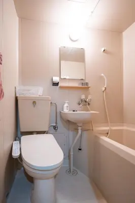 a bathroom with a toilet and a sink and a tub at \u5466\u5466\u9e7f\u9e23\u6c11\u5bbf\u4e0a\u91ce\u9644\u8fd1\u5165\u8c37\u4e0a\u91ce\u516c\u56ed\u6b65\u884c\u5708 \u65e5\u6bd4\u8c37\u7ebf jr\u7ebf \u53cc\u7ebf\u53ef\u5229\u7528 in Tokyo