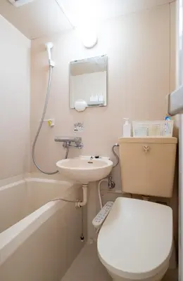 a bathroom with a toilet and a sink at \u5466\u5466\u9e7f\u9e23\u6c11\u5bbf301\u4e0a\u91ce\u9644\u8fd1\u5165\u8c37\u4e0a\u91ce\u516c\u56ed\u6b65\u884c\u5708 \u65e5\u6bd4\u8c37\u7ebf jr\u7ebf \u53cc\u7ebf\u53ef\u5229\u7528 in Tokyo