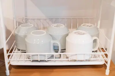 a rack filled with white appliances in a refrigerator at \u8fd1skytree 3\u5c42\u522b\u5885 \u5168\u65b0\u88c5\u4fee \u8f66\u7ad98\u5206\u949f 3\u5ba41\u53851\u6d74\u5ba42\u536b\u751f\u95f4 \u8bbe\u65bd\u9f50\u5168 \u6700\u59278\u4ebaEasy Access to Skystree 3 rooms 1dining room 1 bathrooms 2toilets Max 8P 8mins to St a in Tokyo