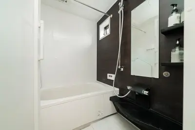 a bathroom with a shower and a sink at \u8fd1skytree 3\u5c42\u522b\u5885 \u5168\u65b0\u88c5\u4fee \u8f66\u7ad98\u5206\u949f 3\u5ba41\u53851\u6d74\u5ba42\u536b\u751f\u95f4 \u8bbe\u65bd\u9f50\u5168 \u6700\u59278\u4ebaEasy Access to Skystree 3 rooms 1dining room 1 bathrooms 2toilets Max 8P 8mins to St a in Tokyo