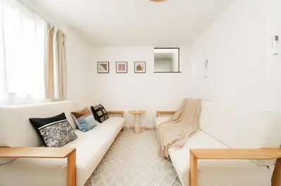 a white living room with a white couch at \u8fd1skytree 3\u5c42\u522b\u5885 \u5168\u65b0\u88c5\u4fee \u8f66\u7ad98\u5206\u949f 3\u5ba41\u53851\u6d74\u5ba42\u536b\u751f\u95f4 \u8bbe\u65bd\u9f50\u5168 \u6700\u59278\u4ebaEasy Access to Skystree 3 rooms 1dining room 1 bathrooms 2toilets Max 8P 8mins to St a in Tokyo