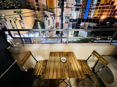 a wooden bench on a balcony with a tennis racket at TokyoShinjuk Station800meterskabukicho2minutes224 in Tokyo