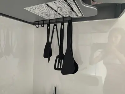 a group of utensils hanging on a wall at \u3055\u304f\u3089\u65c5\u9928 \u9ad8\u5186\u5bfa\u5317\u5343\u5229\u4f11 301\u53f7\u5ba4 in Tokyo