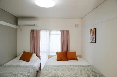 two beds in a room with a window at PR204 Shinjuku Perfect location for Kabukichō in Tokyo