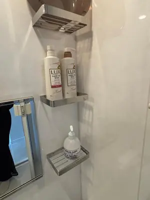 a bathroom with two bottles of soap and a mirror at \u3055\u304f\u3089\u65c5\u9928 \u9ad8\u5186\u5bfa\u5317 \u5343\u5229\u4f11401\u53f7\u5ba4 in Tokyo