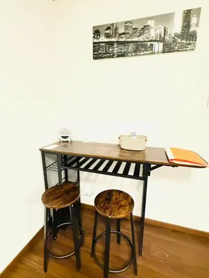 a desk with two stools and a keyboard at \u72ec\u7acb\u5355\u95f430\u5e73\u65b9\u76f4\u8fbe\u4e0a\u91ce\u6d45\u8349\u94f6\u5ea7\u65b0\u5bbfNexus Villa Morishita in Tokyo