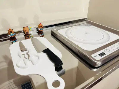 a pair of scissors and a knife in a microwave at \u72ec\u7acb\u5355\u95f430\u5e73\u65b9\u76f4\u8fbe\u4e0a\u91ce\u6d45\u8349\u94f6\u5ea7\u65b0\u5bbfNexus Villa Morishita in Tokyo
