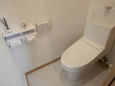 a bathroom with a white toilet in a room at \u685c\u306e\u5ddd75 \u521d\u53f0\u99c55\u5206 2-4\u4eba\u4e285 minute from Hatsudai 2-4 people in Tokyo