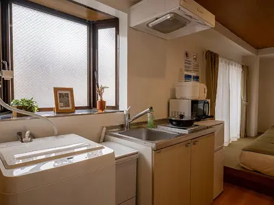 a small kitchen with a sink and a microwave at \u685c\u306e\u5ddd75 \u521d\u53f0\u99c55\u5206 2-4\u4eba\u4e285 minute from Hatsudai 2-4 people in Tokyo