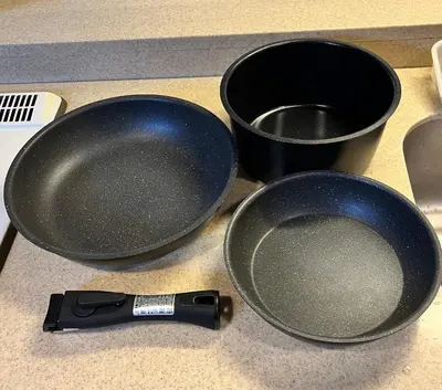 two black frying pans sitting on a counter with a knife at staytokyo1107 ONE bedroom in Tokyo