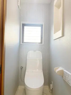 a small bathroom with a toilet and a window at Ikebukuro# Nakaitabashi 3DK room# 5 minutes walk from station in Tokyo