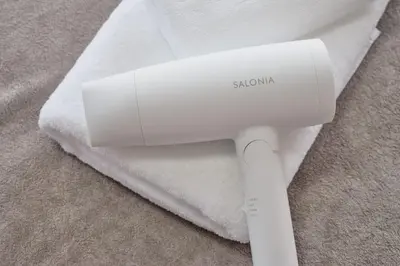 a white hair dryer sitting on top of a towel at JR Itabashi 1min walk 4BR Ikebukuro 1, Shinjuku 2, Shibuya 3 in Tokyo