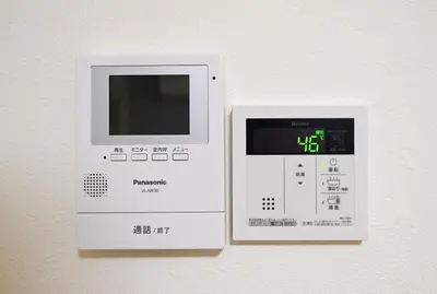 a white machine with a clock on the wall at Home Story in Tokyo Uguisudani\u30e9\u30a4\u30ba\u65e5\u66ae\u91cc \u6771\u4eac\u5c4b\u8a9e in Tokyo