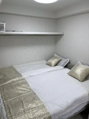 a large white bed with two pillows on it at \u6d45\u8349\u6c11\u6cca301 in Tokyo
