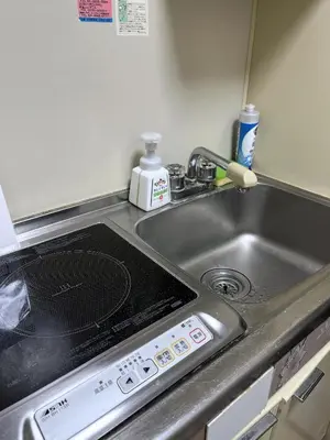 a kitchen counter with a sink and a stove at \u6d45\u8349\u6c11\u6cca303 in Tokyo