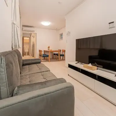 Newly Built 4-Bedroom House in Shopping Street