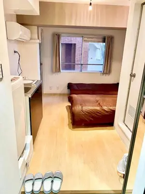 a small bedroom with a bed and a window at Tokyo Meguro Bee House in Naka-Meguro in Tokyo