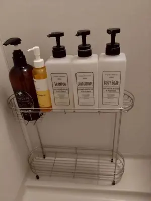 a rack with four bottles of soap andodorizers at New open \u6e0b\u8c37\u99c5\u5f92\u6b695\u5206 \u90fd\u5fc3\u3078\u306e\u629c\u7fa4\u306e\u30a2\u30af\u30bb\u30b9 2\u540d\u307e\u3067\u5bbf\u6cca\u53ef\u80fd in Tokyo
