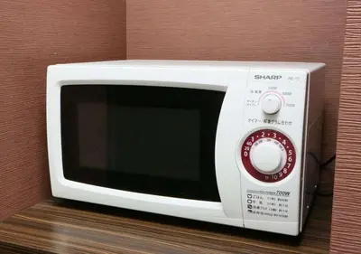 a white microwave sitting on top of a counter at APA Hotel Ueno Ekikita in Tokyo