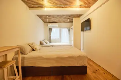 a small bedroom with a bed and a window at \u65b0\u5bbf\u5e02\u4e2d\u5fc3\u6b4c\u821e\u4f0e\u807d\u8fd1\u4f0a\u52e2\u4e39\u6771\u65b0\u5bbf\u7ad9\u5f92\u6b653\u5206\u9418#11 in Tokyo