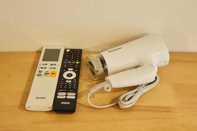 a hair dryer and a blow dryer and a hair dryer at \u65b0\u5bbf\u5e02\u4e2d\u5fc3\u6b4c\u821e\u4f0e\u807d\u8fd1\u4f0a\u52e2\u4e39\u6771\u65b0\u5bbf\u7ad9\u5f92\u6b653\u5206\u9418#11 in Tokyo