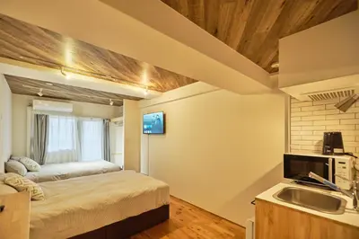 a small bedroom with a bed and a sink at \u65b0\u5bbf\u5e02\u4e2d\u5fc3\u6b4c\u821e\u4f0e\u807d\u8fd1\u4f0a\u52e2\u4e39\u6771\u65b0\u5bbf\u7ad9\u5f92\u6b653\u5206\u9418#11 in Tokyo