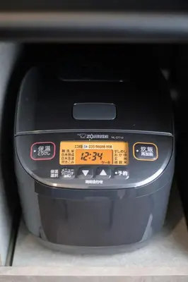 a parking meter sitting in a car with aperature at Ebisu City Stay 5F - \u6075\u6bd4\u5bff \u30b7\u30c6\u30a3\u30b9\u30c6\u30a4 5F in Tokyo