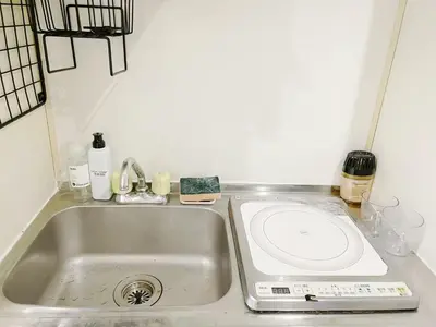 a kitchen counter with a sink with a plate in it at \u30b5\u30af\u30e9\u30b7\u30e3\u30c9\u30a6\u767d\u91d1203 in Tokyo