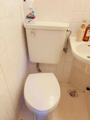 a bathroom with a white toilet and a sink at \u30b5\u30af\u30e9\u30b7\u30e3\u30c9\u30a6\u767d\u91d1203 in Tokyo