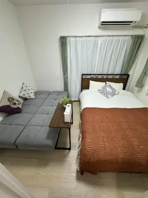 a bedroom with a bed and a wooden table at 5 minutes on foot from Otsuka Station on the Yamanote Line, with excellent access to major areas such as Ikebukuro, Shinjuku, and Ueno! in Tokyo