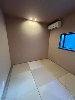 an empty room with a window and white tile floor at BEDandBAR MIDUKI \u30db\u30b9\u30c6\u30eb in Tokyo