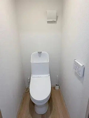 a bathroom with a white toilet in a room at \u5e83\u6587\u6771\u6c60\u888b302 in Tokyo