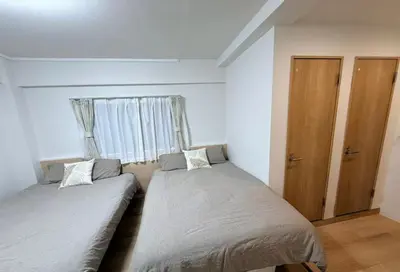 a bedroom with two beds and a window at \u5e83\u6587\u6771\u6c60\u888b302 in Tokyo