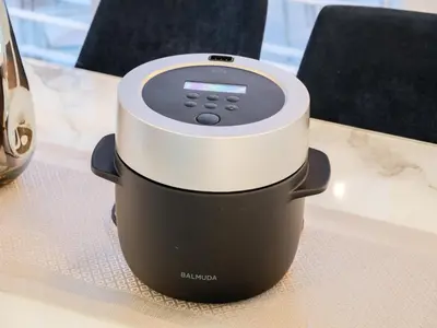 a blender sitting on top of a table at Meguro Sta 2 min , Shirokanedai Sta 2 min ,Family & Group Friendly,Switch,Wi-Fi in Tokyo