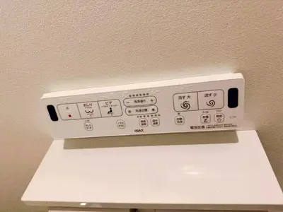 a control panel on top of a shelf at NYCottageAnnex2\u5ba41\u30ea\u30d3\u30f3\u30b01\u30b7\u30e3\u30ef\u30fc1\u30c8\u30a4\u30ec in Tokyo