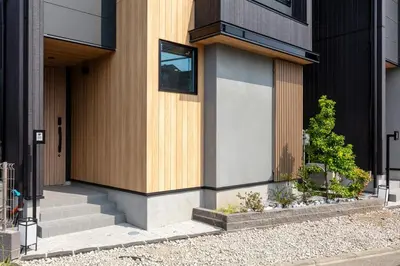 a building with a window on the side of it at Hours House\u9ad8\u78021 in Tokyo