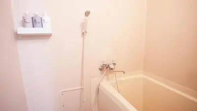 a bathroom with a bath tub and a shower at \u30a8\u30de\u30fc\u30ec in Tokyo