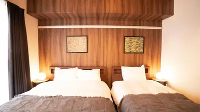 two beds sitting next to each other in a bedroom at \u30a8\u30de\u30fc\u30ec in Tokyo