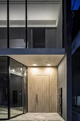a hallway with a wooden door in a building at 201 Maison de Bohème Ryogoku in Tokyo