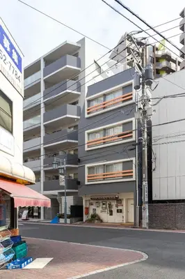 a building on the side of a street at \u4e80\u67095\u4e01\u76ee302 in Tokyo