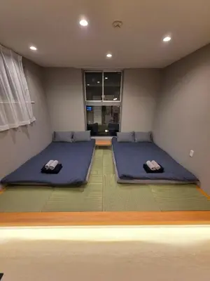 two beds in a meditation room with at Sumika House in Asakusa , 5 minutes walk to asakusa ST ATION 5 bedrooms, 2 living room 2kitchen 4toilet 2bathroom 2washmachine 2fridge Newly renovated with ultra-fast WiFi in Tokyo
