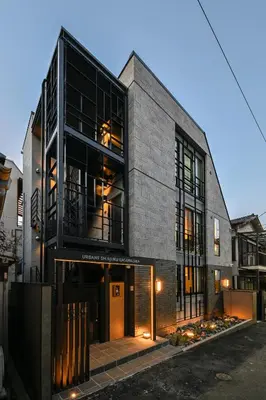 a large brick building with the front door open at \u30a2\u30fc\u30d9\u30a4\u30f3\u65b0\u5bbf\u795e\u697d\u5742 in Tokyo