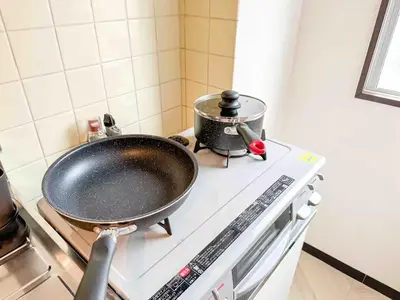 a pan on top of a stove in a kitchen at Skytree View Heights in Tokyo