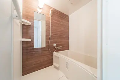 a bathroom with a sink and a mirror at C1 Shibuya, 2 bedrooms and 1 living room 2 bathrooms 2 toilets, 7 mins to ST Max 6P \u6e0b\u8c37\u5168\u65b0\u88c5\u4fee \u4e24\u5ba4\u4e00\u5385 \u4ea4\u901a\u4e2d\u5fc3 \u8f66\u7ad97\u5206\u949f \u6700\u59276\u4eba \u76f4\u8fbe\u65b0\u5bbf \u6d89\u8c37 \u8868\u53c2\u9053 \u54c1\u5ddd \u6c60\u888b \u4e0a\u91ce \u4ee3\u4ee3\u6728 \u94f6\u5ea7 \u539f\u5bbf in Tokyo